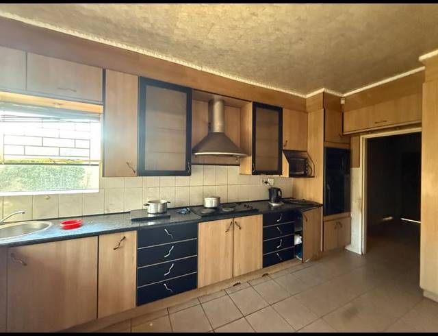 7 BEDROOM HOUSE FOR SALE IN VANDERBIJLPARK CE 3